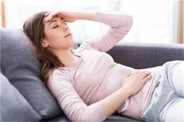 做试管婴儿，囊胚移植后侧躺会导致宫外孕吗？